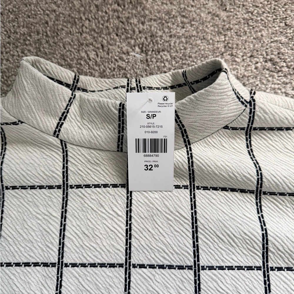 Suzy Shier Gray and Black Grid Turtleneck Sweater - Picture 2 of 4